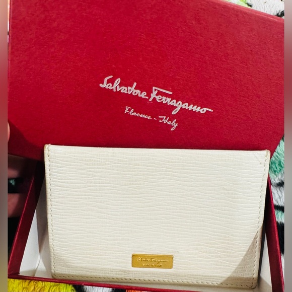Salvatore Ferragamo Handbags - Salvatore Ferragamo Ivory Leather Cardholder – Made in Italy